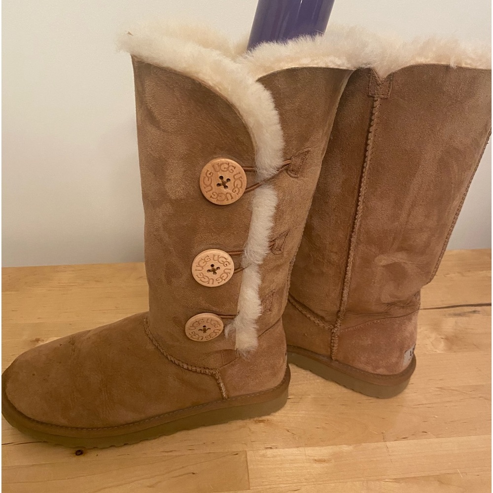 UGG® WOMEN'S BAILEY BUTTON TRIPLET II BOOTS size 7